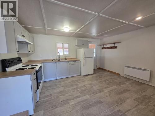 356 Connaught Street, Vanderhoof, BC - Indoor Photo Showing Kitchen With Double Sink