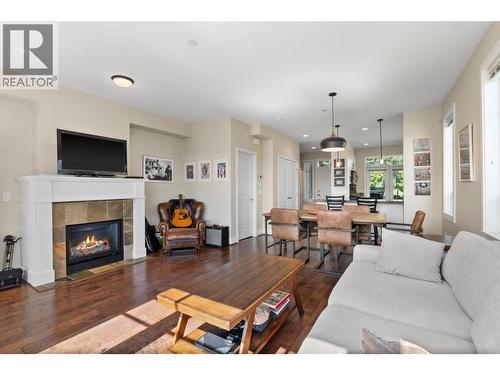 175 Holloway Drive Unit# 49, Kamloops, BC - Indoor Photo Showing Living Room With Fireplace
