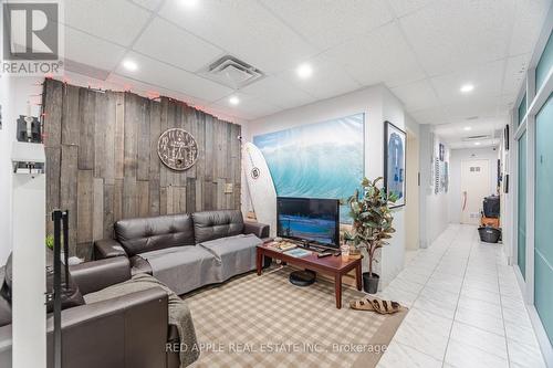 799 Bloor Street W, Toronto, ON 