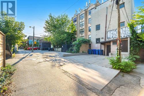 799 Bloor Street W, Toronto, ON 