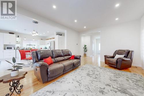 3 Cypress Point Street, Barrie, ON - Indoor Photo Showing Living Room