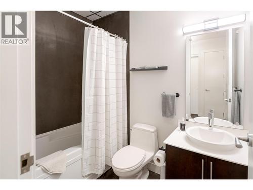 1495 Graham Street Unit# 304, Kelowna, BC - Indoor Photo Showing Bathroom