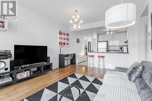 405 - 70 Port Street E, Mississauga, ON - Indoor Photo Showing Living Room