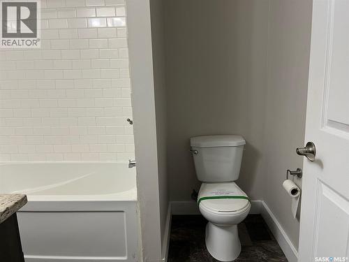 2059 Elphinstone Street, Regina, SK - Indoor Photo Showing Bathroom