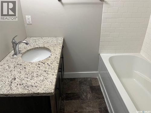 2059 Elphinstone Street, Regina, SK - Indoor Photo Showing Bathroom