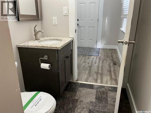 2059 Elphinstone Street, Regina, SK - Indoor Photo Showing Bathroom