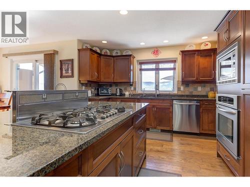 343 Stellar Drive, Kelowna, BC - Indoor Photo Showing Kitchen With Stainless Steel Kitchen
