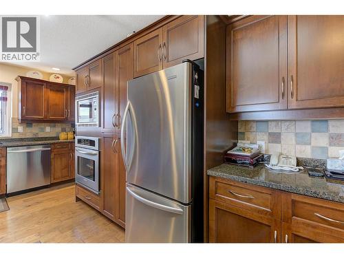343 Stellar Drive, Kelowna, BC - Indoor Photo Showing Kitchen With Stainless Steel Kitchen