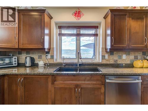 343 Stellar Drive, Kelowna, BC - Indoor Photo Showing Kitchen With Double Sink
