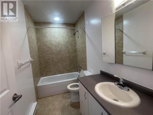 404 Westmount Avenue Unit# F75, Sudbury, ON - Indoor Photo Showing Bathroom