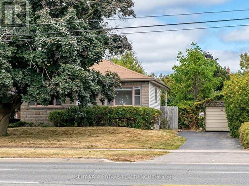 94 TAUNTON ROAD W  Oshawa, ON L1G 3T2