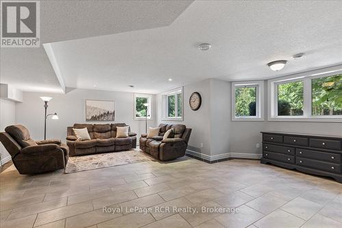 7572 Sideroad 3 E, Wellington North, ON - Indoor Photo Showing Living Room