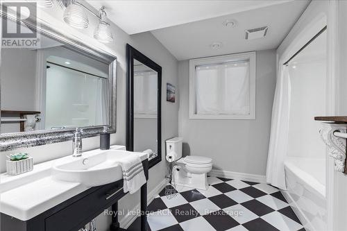 7572 Sideroad 3 E, Wellington North, ON - Indoor Photo Showing Bathroom