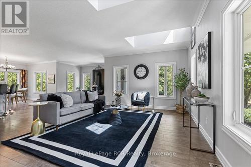 7572 Sideroad 3 E, Wellington North, ON - Indoor Photo Showing Living Room