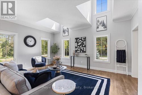 7572 Sideroad 3 E, Wellington North, ON - Indoor Photo Showing Living Room