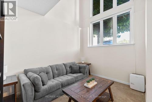 7 - 325 Elite Private, Ottawa, ON - Indoor Photo Showing Living Room