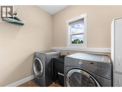 Large Laundry Room - 3550 Benvoulin Road, Kelowna, BC - Indoor Photo Showing Laundry Room
