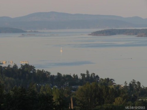 8870 Forest Park Dr, North Saanich, BC 