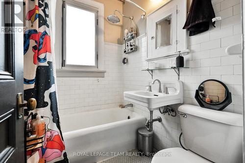 305 Waverley Street, Ottawa, ON - Indoor Photo Showing Bathroom