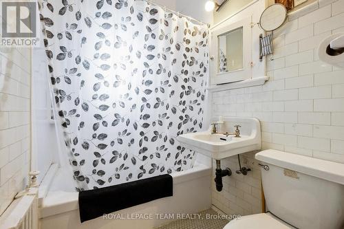 305 Waverley Street, Ottawa, ON - Indoor Photo Showing Bathroom