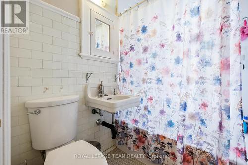 305 Waverley Street, Ottawa, ON - Indoor Photo Showing Bathroom