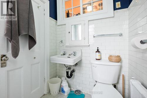 305 Waverley Street, Ottawa, ON - Indoor Photo Showing Bathroom
