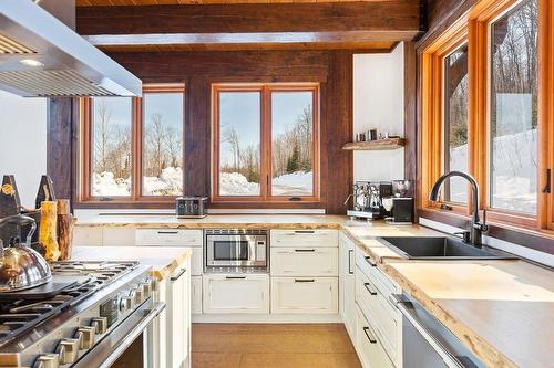 Cuisine - 104 Ch. Brunette, Lac-Supérieur, QC - Indoor Photo Showing Kitchen