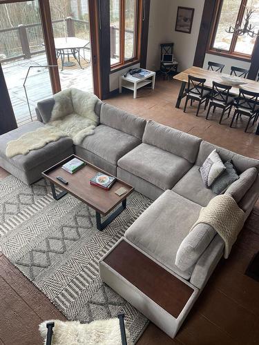 Salon - 104 Ch. Brunette, Lac-Supérieur, QC - Indoor Photo Showing Living Room