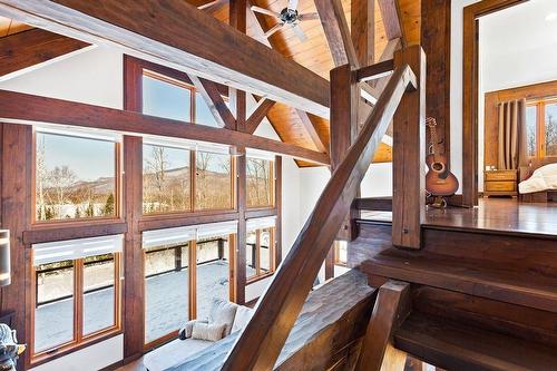 Staircase - 104 Ch. Brunette, Lac-Supérieur, QC - Indoor Photo Showing Other Room