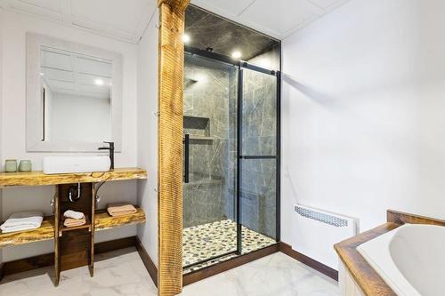 Bathroom - 104 Ch. Brunette, Lac-Supérieur, QC - Indoor Photo Showing Bathroom