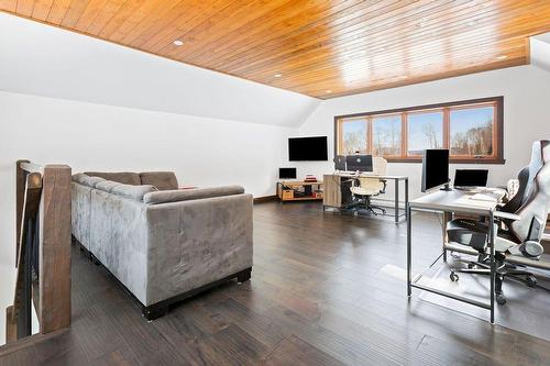 Office - 104 Ch. Brunette, Lac-Supérieur, QC - Indoor Photo Showing Other Room