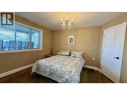 4635 Caverly Road, Lac La Hache, BC - Indoor Photo Showing Bedroom