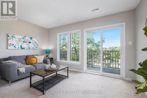 3391 Cambrian Road, Ottawa, ON - Indoor Photo Showing Living Room