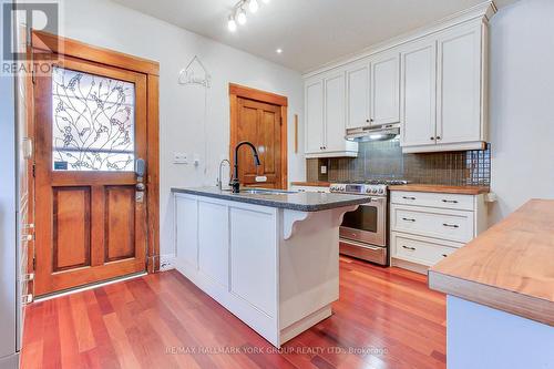 207 Waterloo Street N, Cambridge, ON - Indoor Photo Showing Kitchen