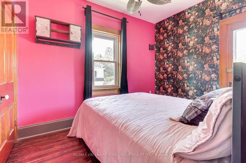 207 Waterloo Street N, Cambridge, ON - Indoor Photo Showing Bedroom