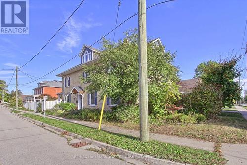 207 Waterloo Street N, Cambridge, ON - Outdoor