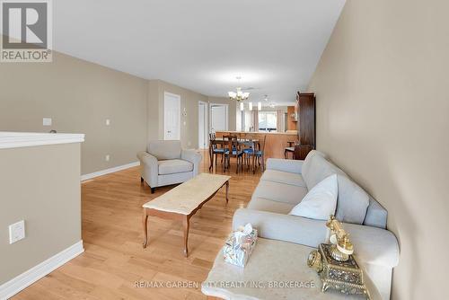 51 Nathalie Court, Welland (Lincoln/Crowland), ON - Indoor Photo Showing Living Room