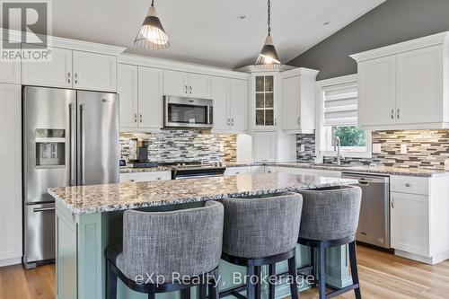 131290 Southgate 13 Side Road, Southgate, ON - Indoor Photo Showing Kitchen With Upgraded Kitchen