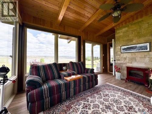 70 Cactus Drive, Saskatchewan Landing Prov Park, SK - Indoor Photo Showing Living Room