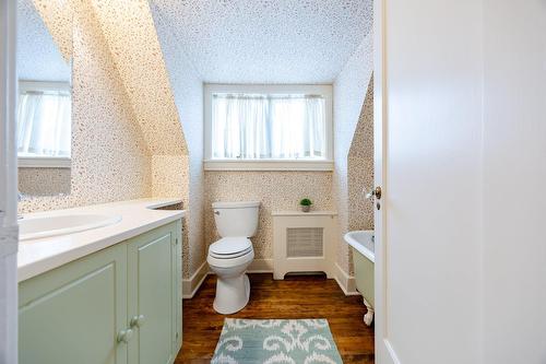 Bathroom - 3458 Av. Holton, Montréal (Ville-Marie), QC - Indoor Photo Showing Bathroom