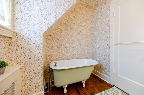 Bathroom - 3458 Av. Holton, Montréal (Ville-Marie), QC - Indoor Photo Showing Bathroom