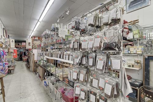 Intérieur - 1013 Boul. St-Laurent, Montréal (Ville-Marie), QC 