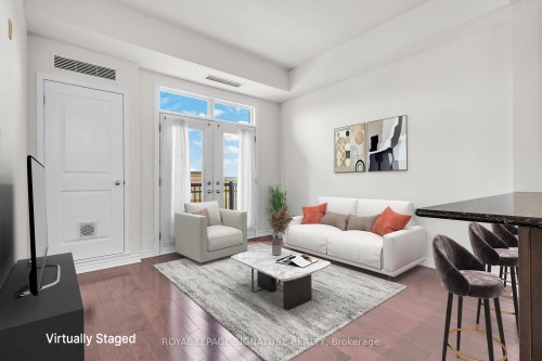 504-5327 Upper Middle Road W, Burlington, ON - Indoor Photo Showing Living Room