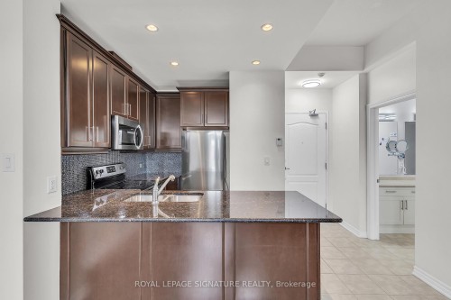 504-5327 Upper Middle Road W, Burlington, ON - Indoor Photo Showing Kitchen With Double Sink With Upgraded Kitchen