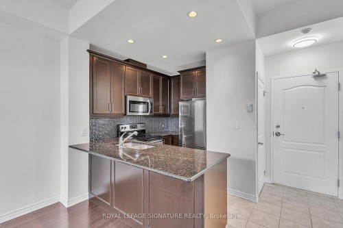 504-5327 Upper Middle Road W, Burlington, ON - Indoor Photo Showing Kitchen