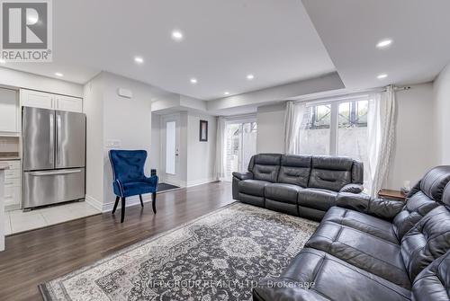 801 - 1 Blanche Lane, Markham, ON - Indoor Photo Showing Living Room