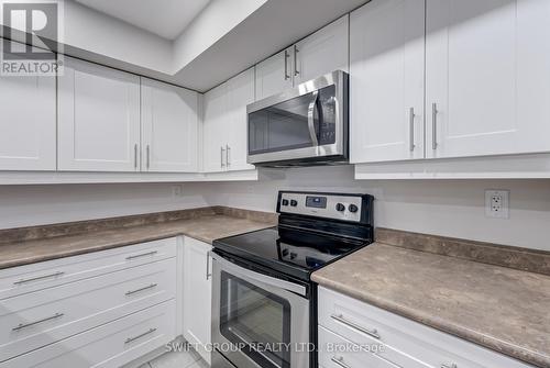 801 - 1 Blanche Lane, Markham, ON - Indoor Photo Showing Kitchen