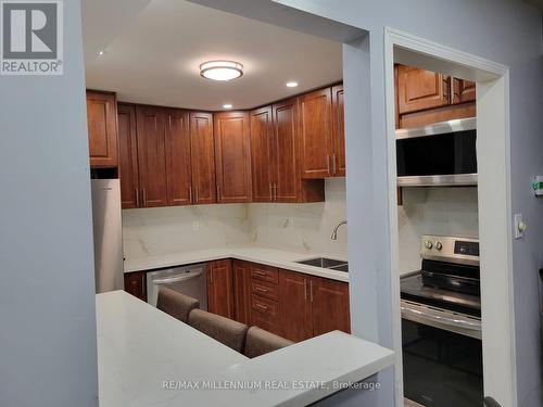 75 - 13 Wickstead Court, Brampton, ON - Indoor Photo Showing Kitchen With Double Sink