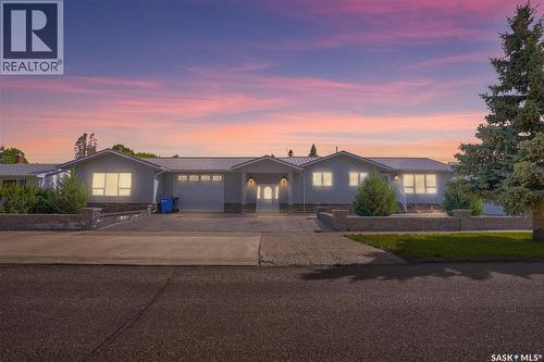 110 3Rd Avenue W, Gravelbourg, SK - Outdoor With Facade