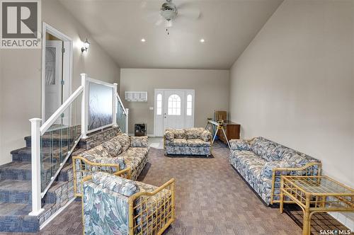 110 3Rd Avenue W, Gravelbourg, SK - Indoor